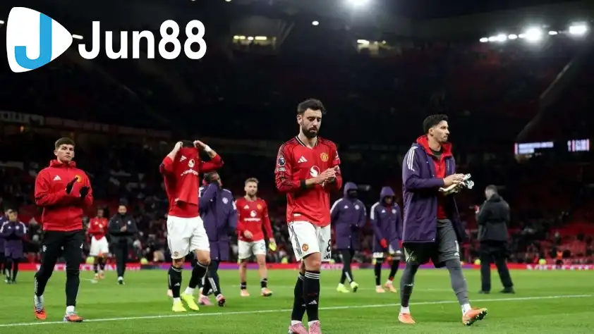 Man United đang gây thất vọng cực lớn sau trận thua Everton (Ảnh: GOAL).